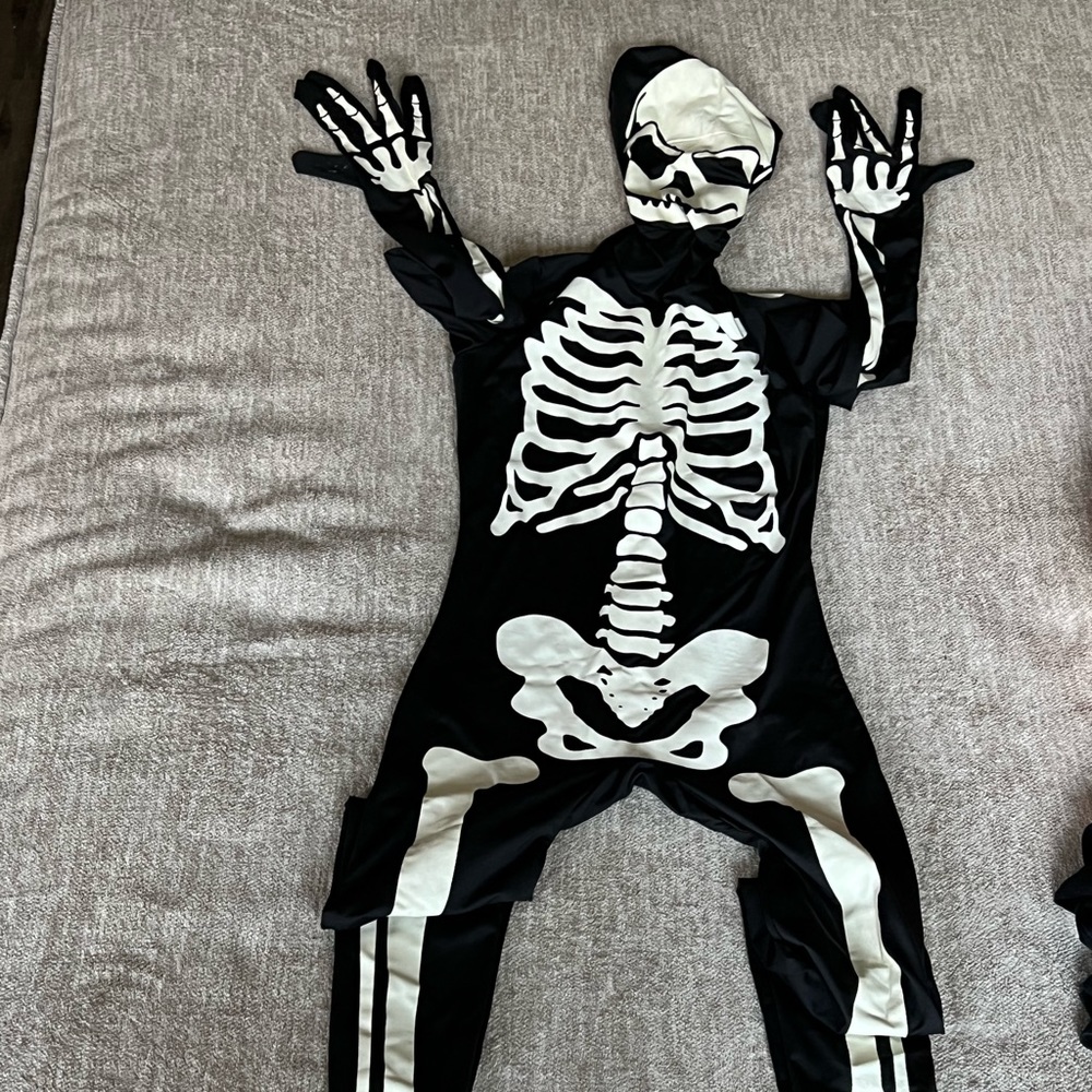 Big kid skeleton Halloween costume!👻💀🎃✨